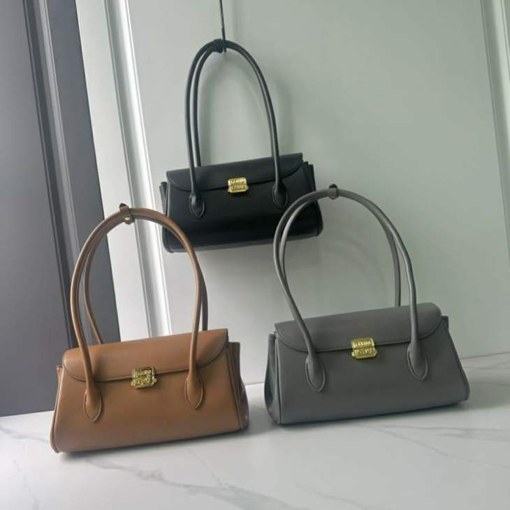 Picture of Miu Miu Handbags _SKUfw184960885fw
